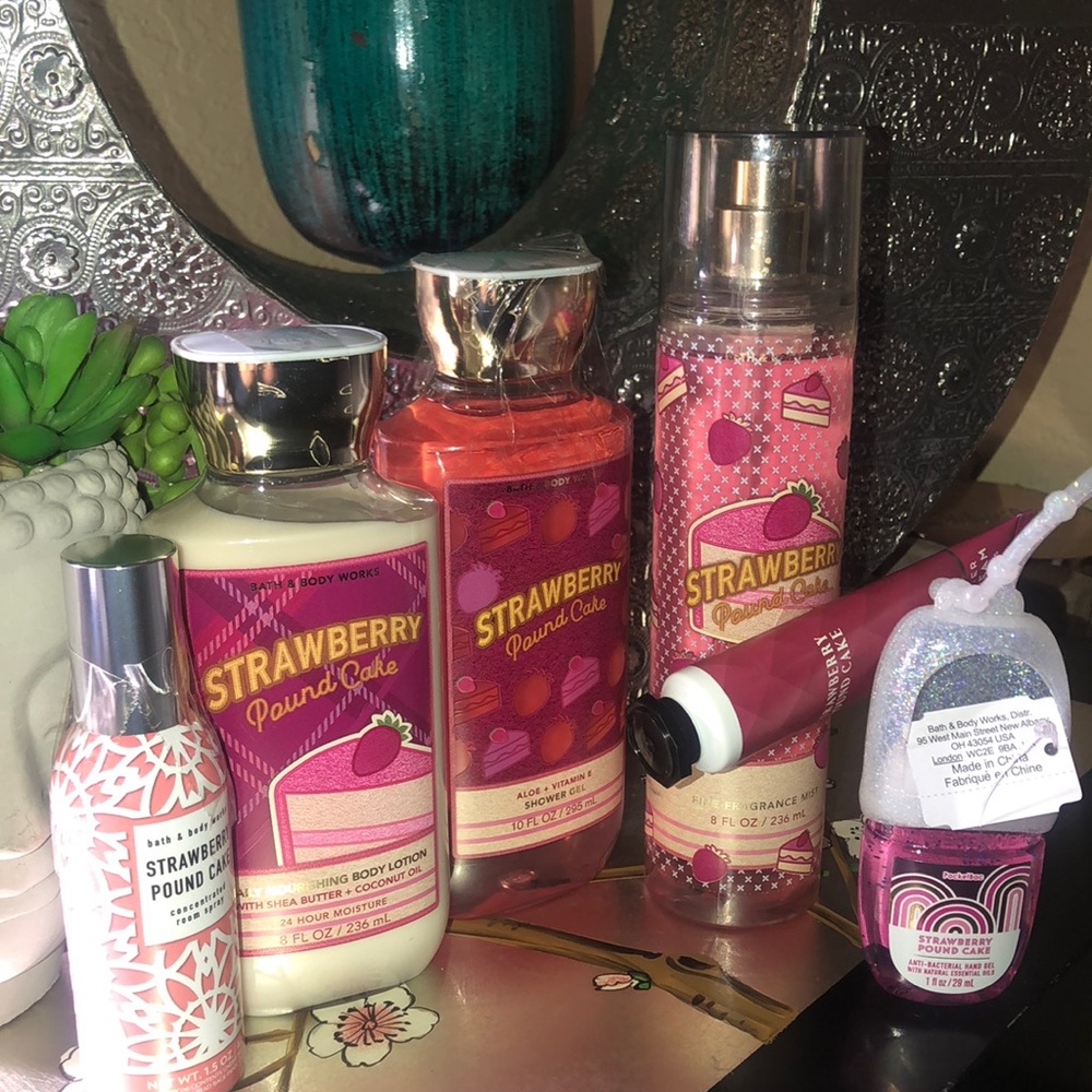 Bath and Bodyworks strawberry poundcake combo gift set